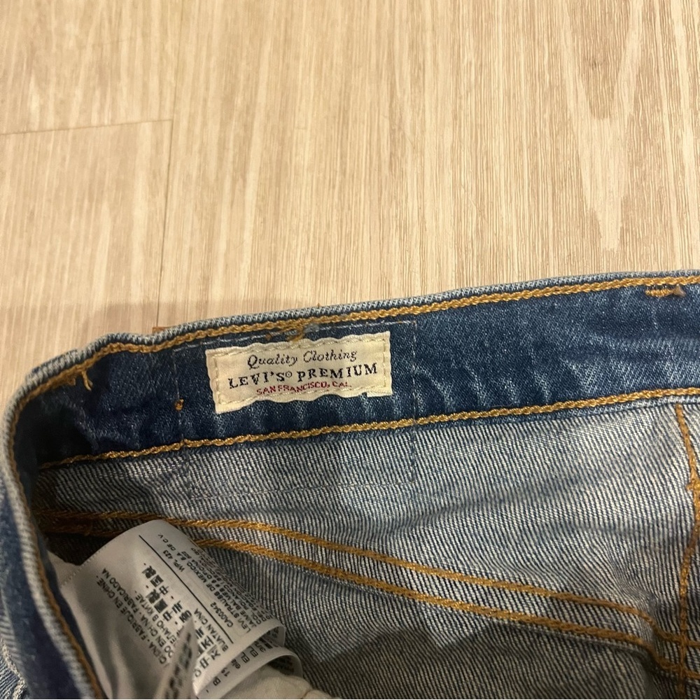 Levi’s 501 Crop Jeans - Picture 3 of 8